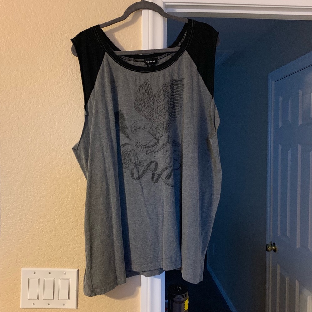 Eagle motif muscle tee.